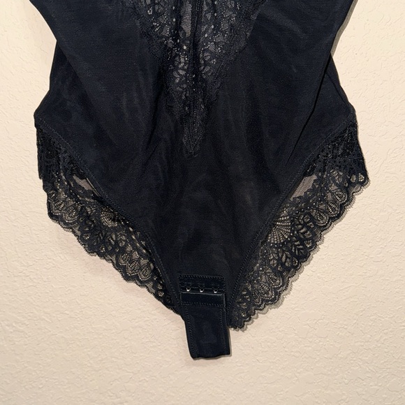 Popilush Lace Deep-V Neck Bodysuits - Picture 12 of 16